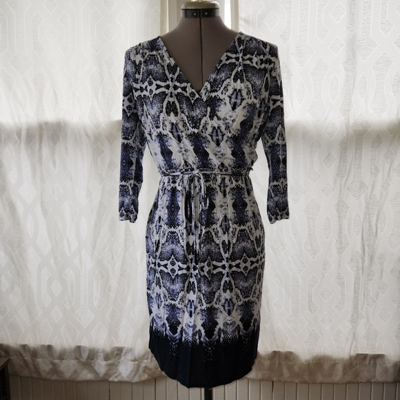 Joe Fresh Dresses & Skirts - Joe Fresh Medium Blue White Jersey Knit Reptile Print Long Sleeve Career Dress